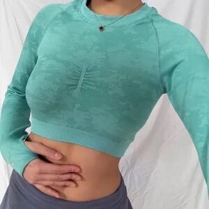 NWOT GYMSHARK Adapt Camo Seamless Long Sleeve Crop Top